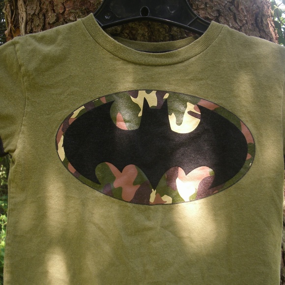 Boys Camo Bat Symbol T-Shirt Size M - Picture 2 of 8